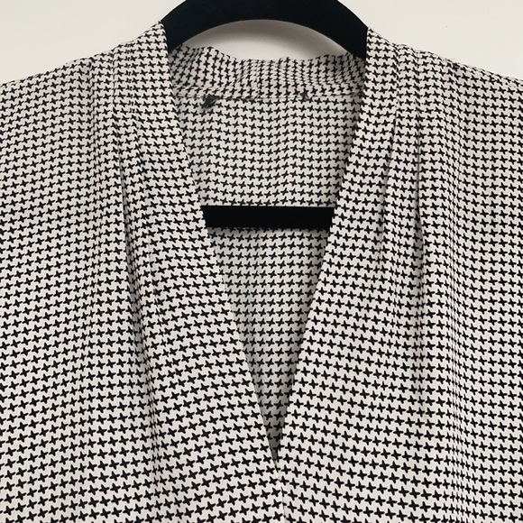 Houndstooth Long Sleeve Blouse - Picture 2 of 3
